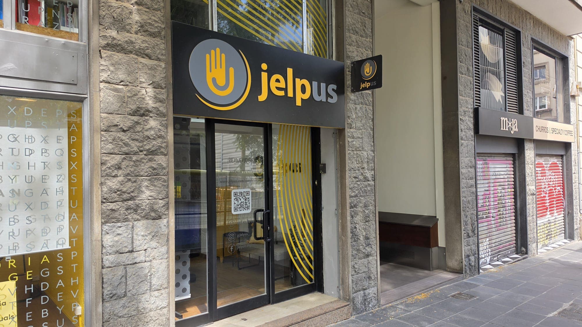 Equipo de Jelpus en una reunión de trabajo